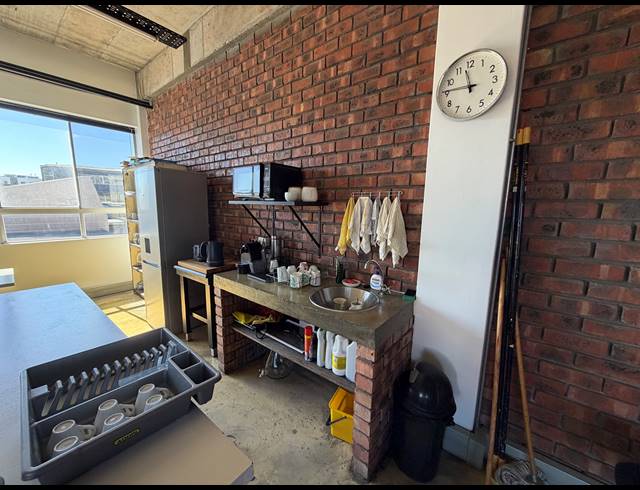 87M² BUILDING TO LET IN SALT RIVER
